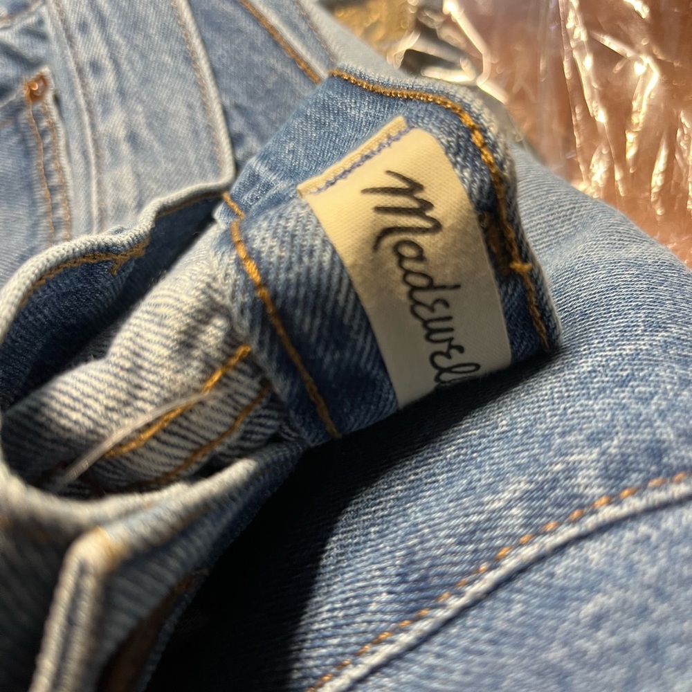 NEW Madewell. The Slouchy Boyjean. Brand New with tags. Size 33 Roswell Wash.